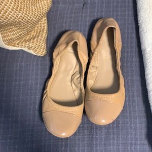 Arturo Chiang beige leather flats